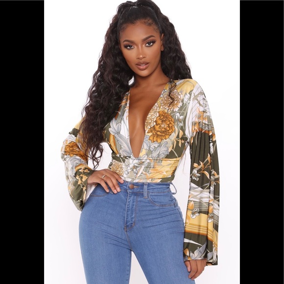 Fashion Nova Tops - PRICE DROP⬇️ New Bell Sleeve Bodysuit